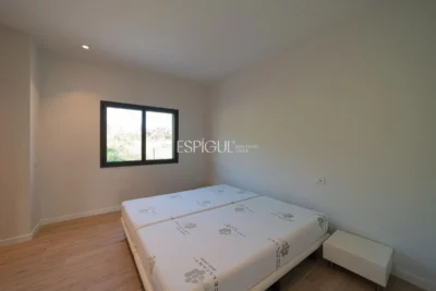 Эксклюзивный новый дом на первом этаже с садом в Баньолесе