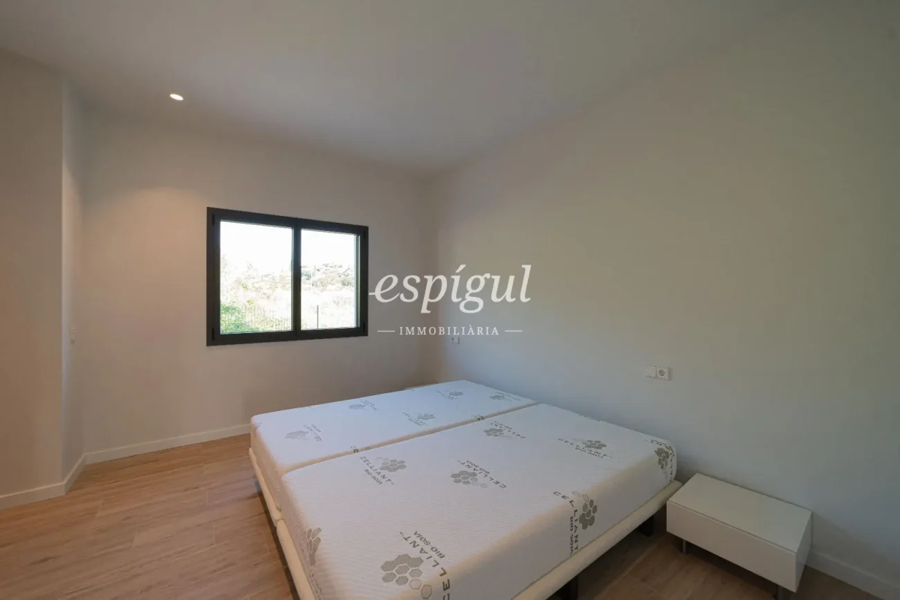 Exclusiva casa de obra nueva en planta baja con jardín en Banyoles