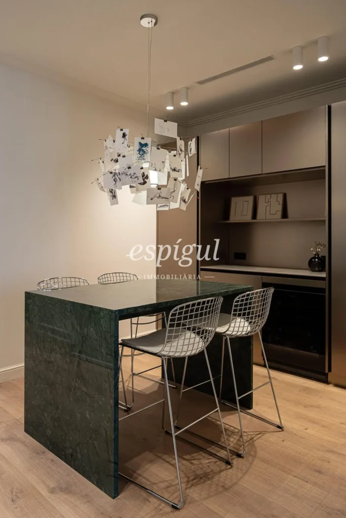 Stunning renovated apartment on Provença Street, heart of Eixample Dret