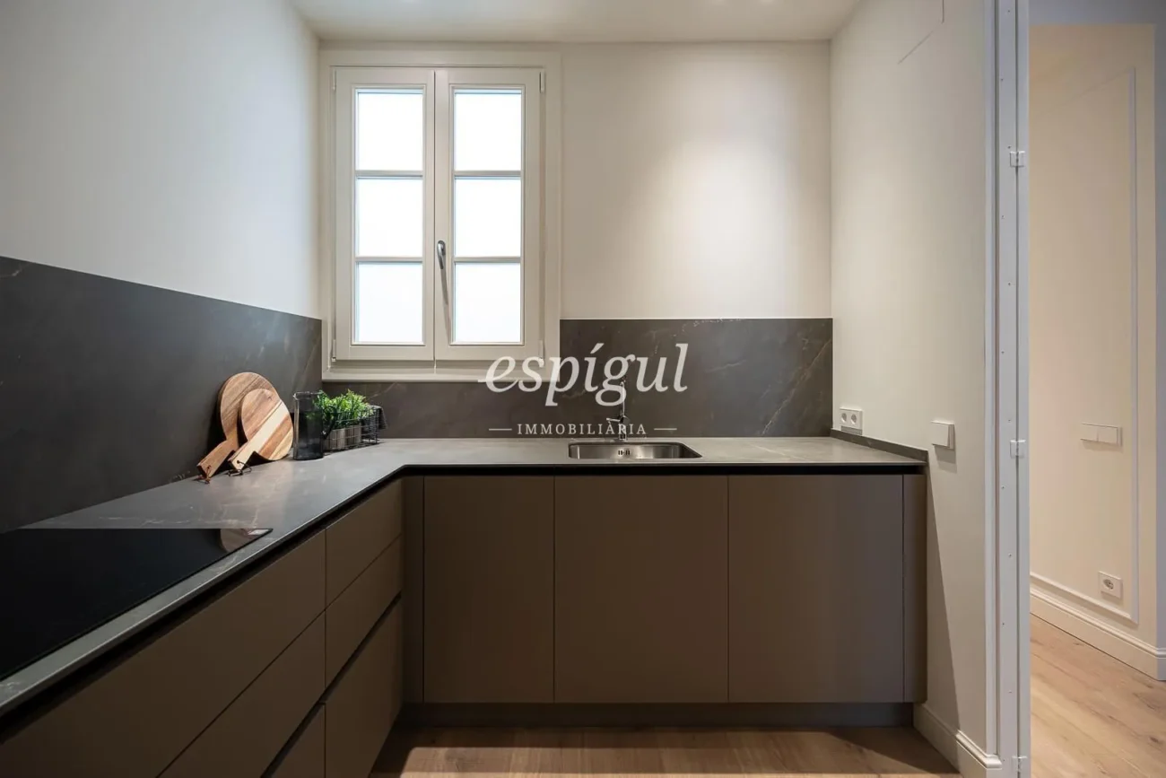 Stunning renovated apartment on Provença Street, heart of Eixample Dret