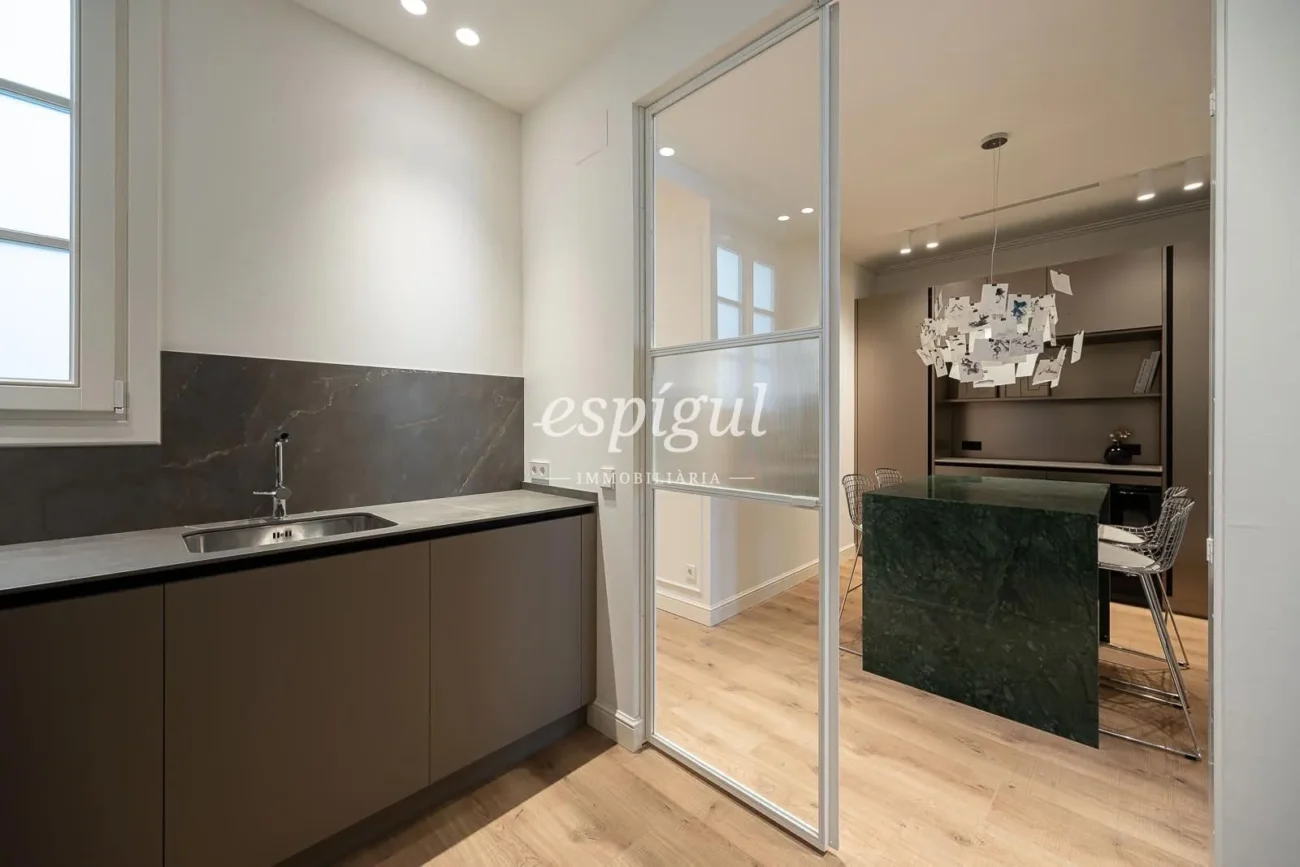 Stunning renovated apartment on Provença Street, heart of Eixample Dret