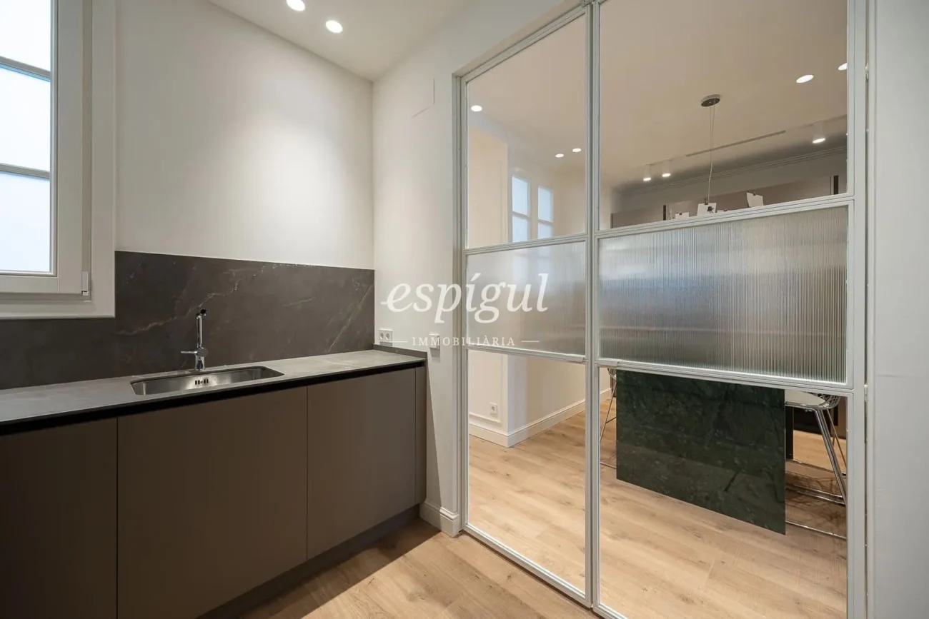 Stunning renovated apartment on Provença Street, heart of Eixample Dret