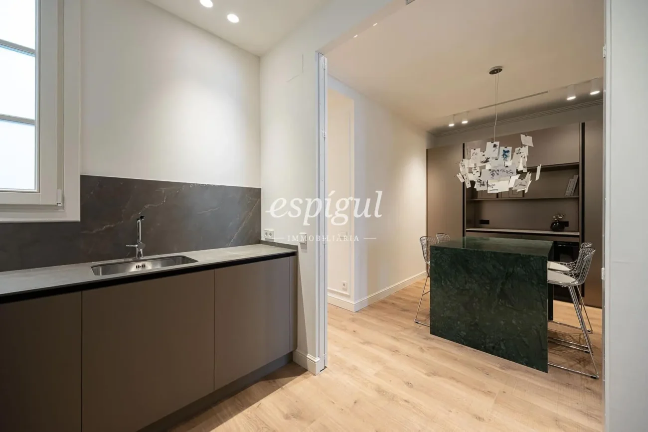Stunning renovated apartment on Provença Street, heart of Eixample Dret