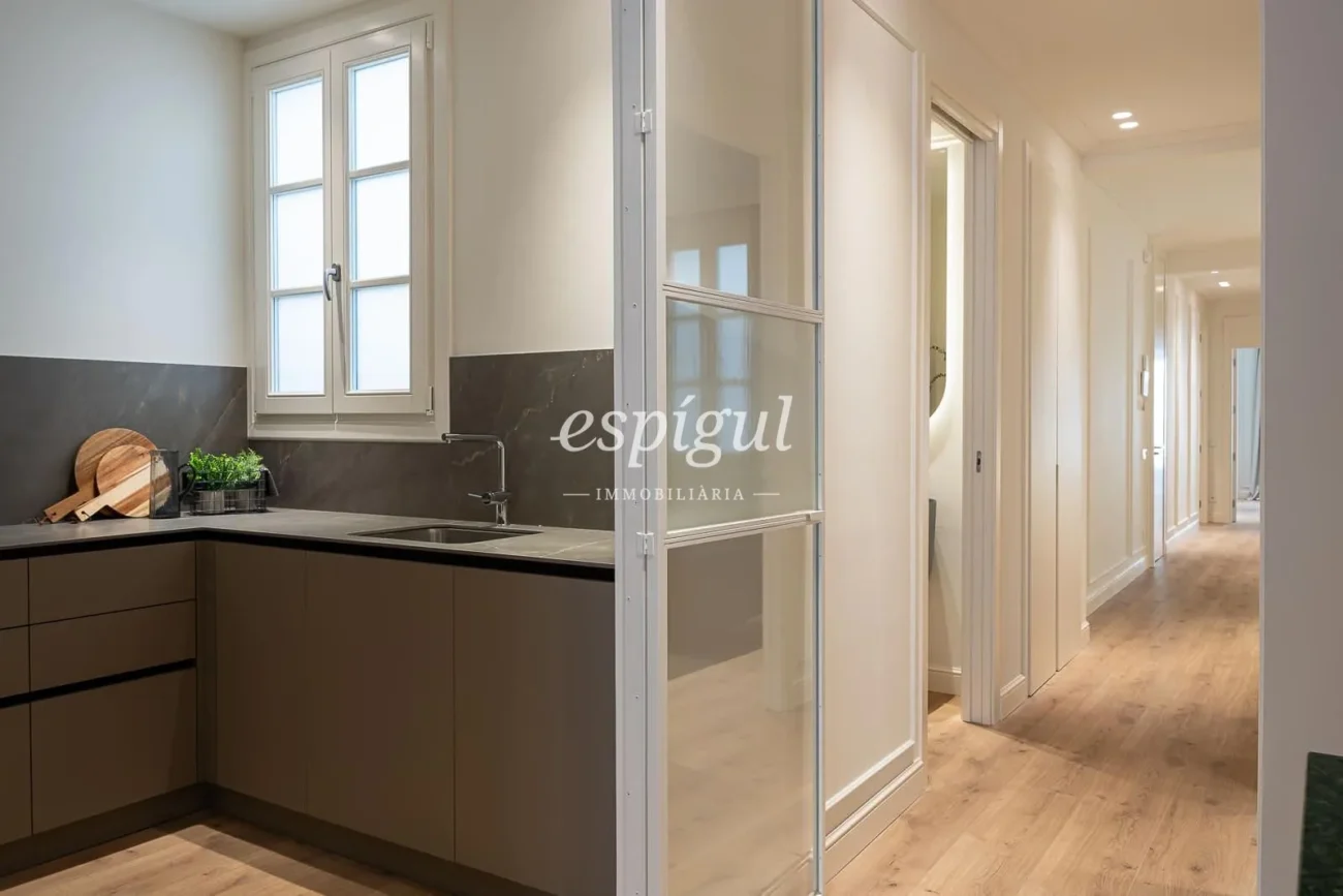 Stunning renovated apartment on Provença Street, heart of Eixample Dret