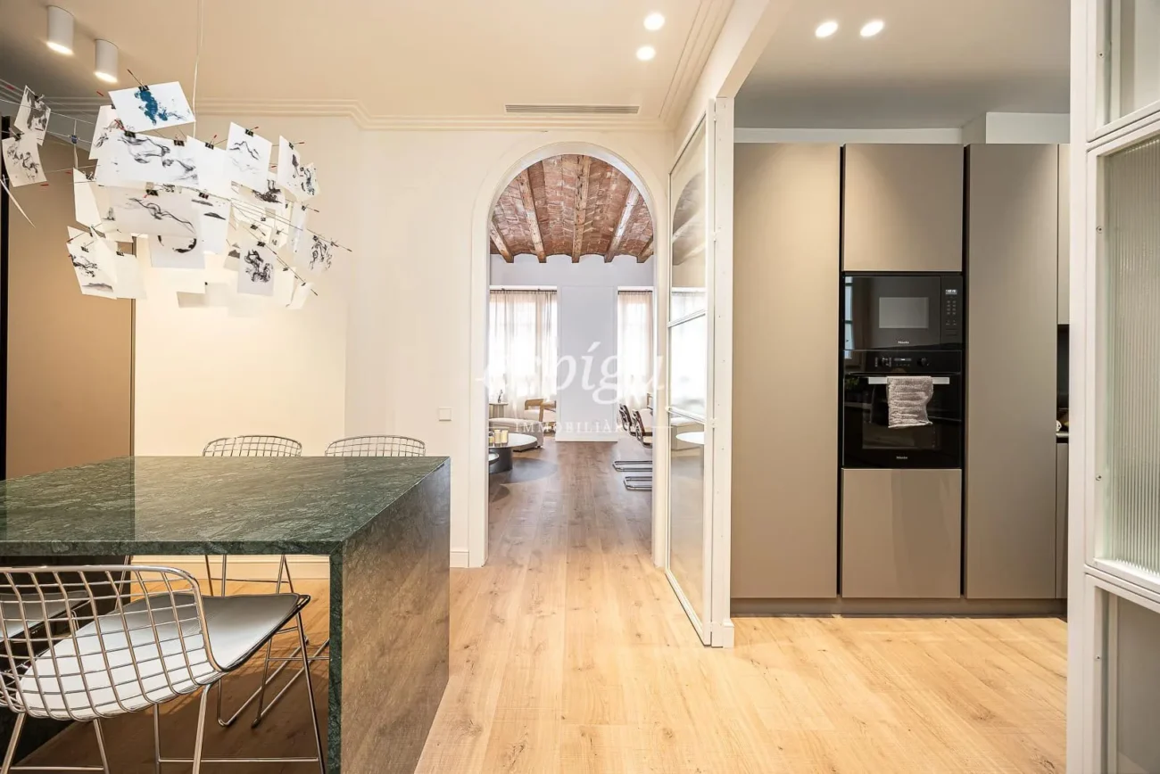 Stunning renovated apartment on Provença Street, heart of Eixample Dret