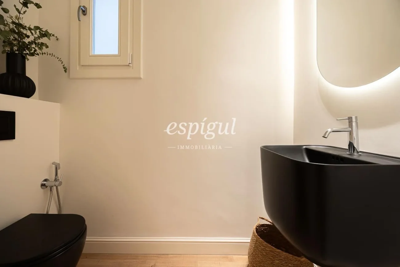 Stunning renovated apartment on Provença Street, heart of Eixample Dret