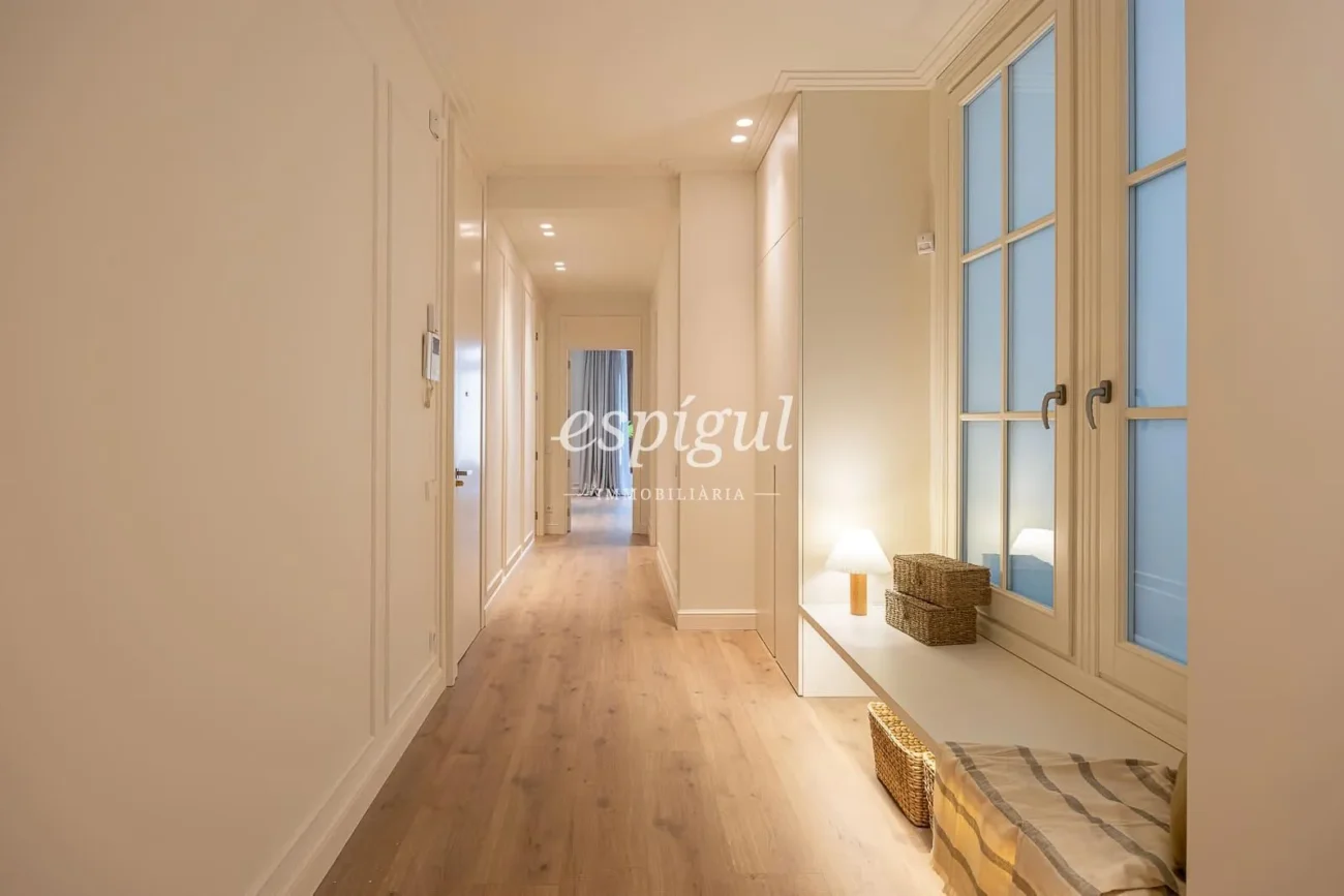 Stunning renovated apartment on Provença Street, heart of Eixample Dret