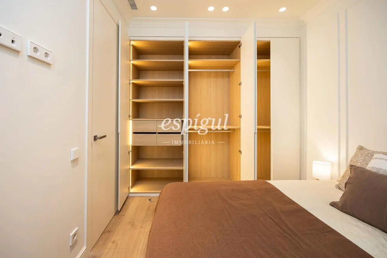 Stunning renovated apartment on Provença Street, heart of Eixample Dret