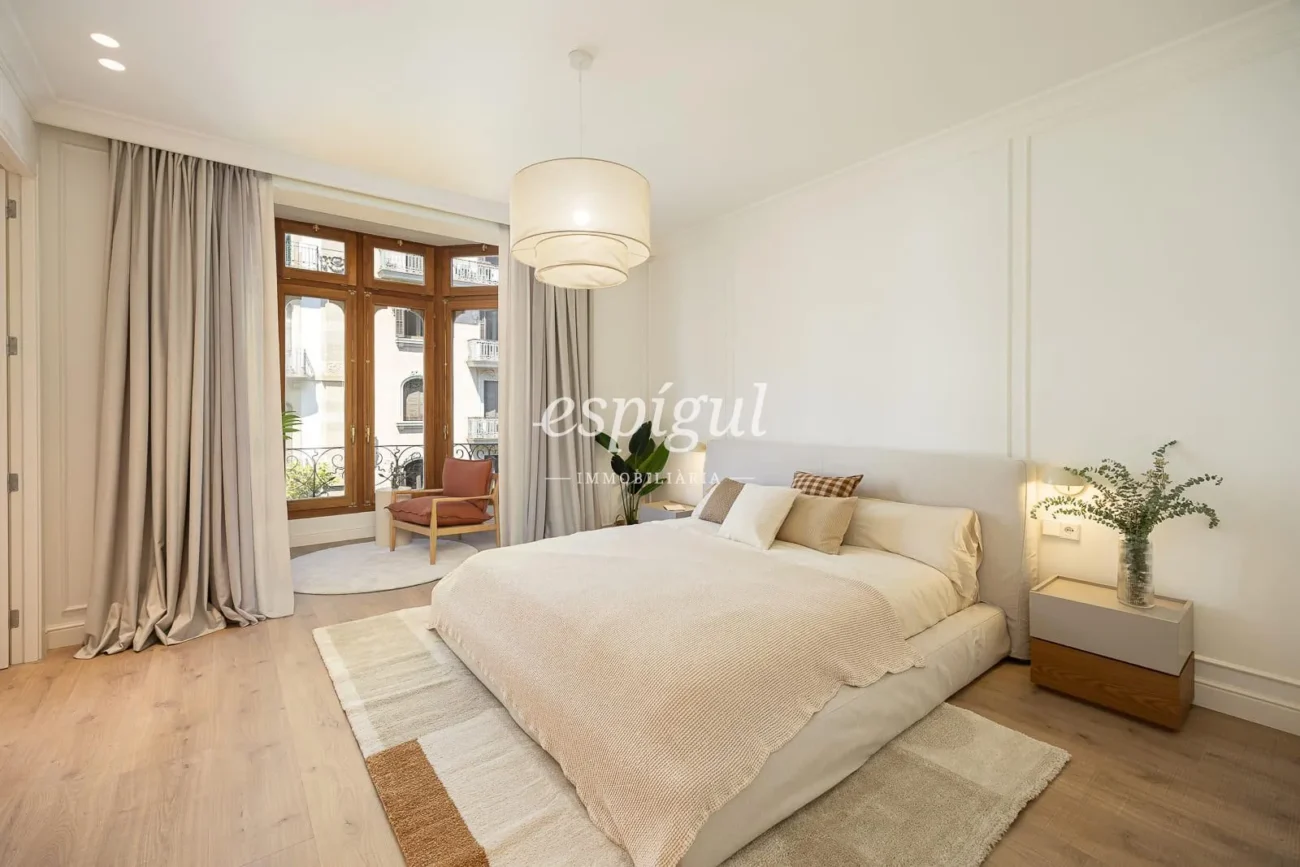 Stunning renovated apartment on Provença Street, heart of Eixample Dret