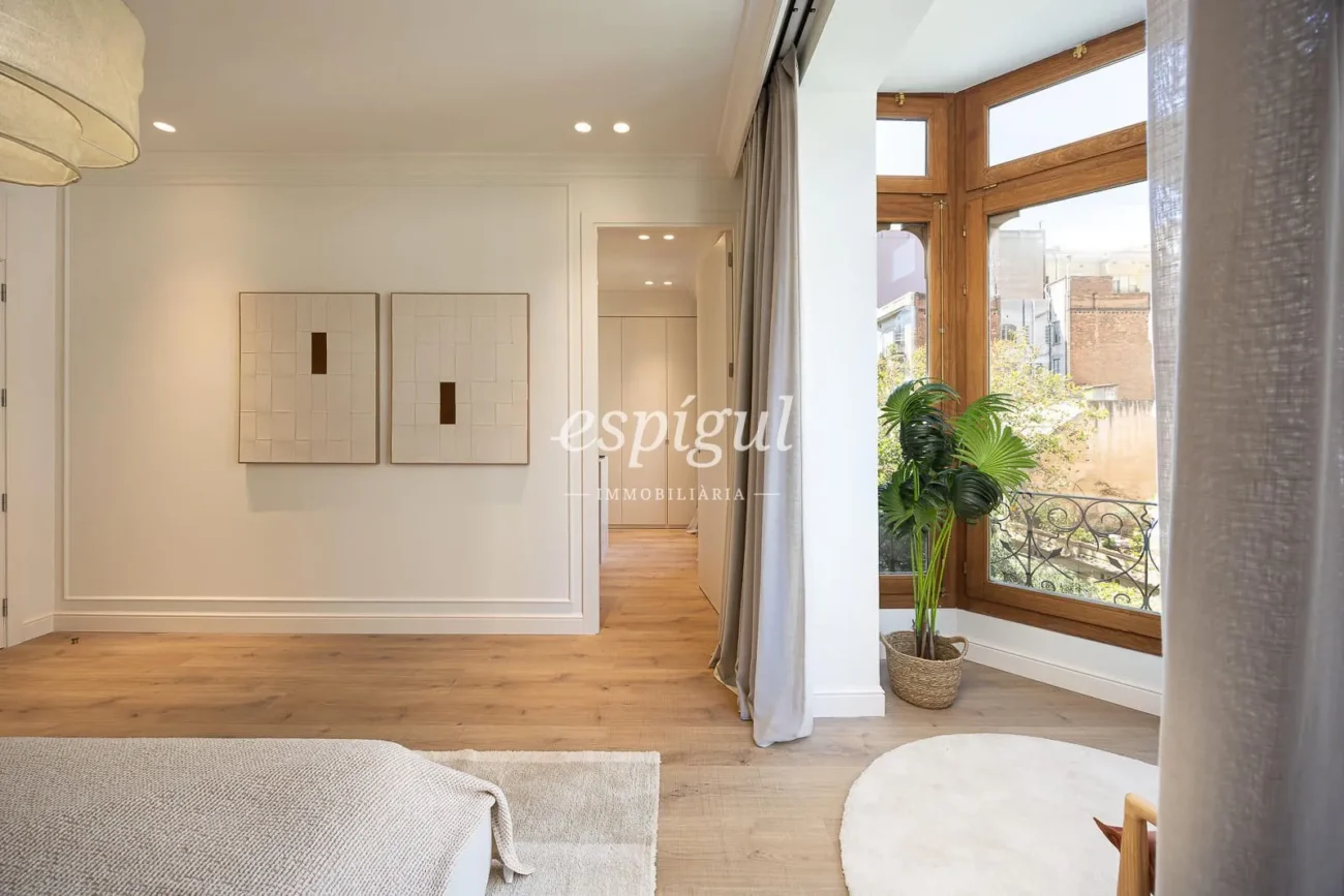 Stunning renovated apartment on Provença Street, heart of Eixample Dret
