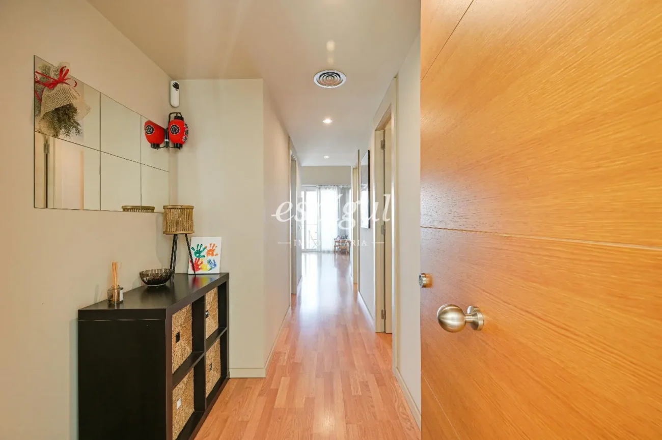Piso de tres habitaciones tipo dúplex a Girona