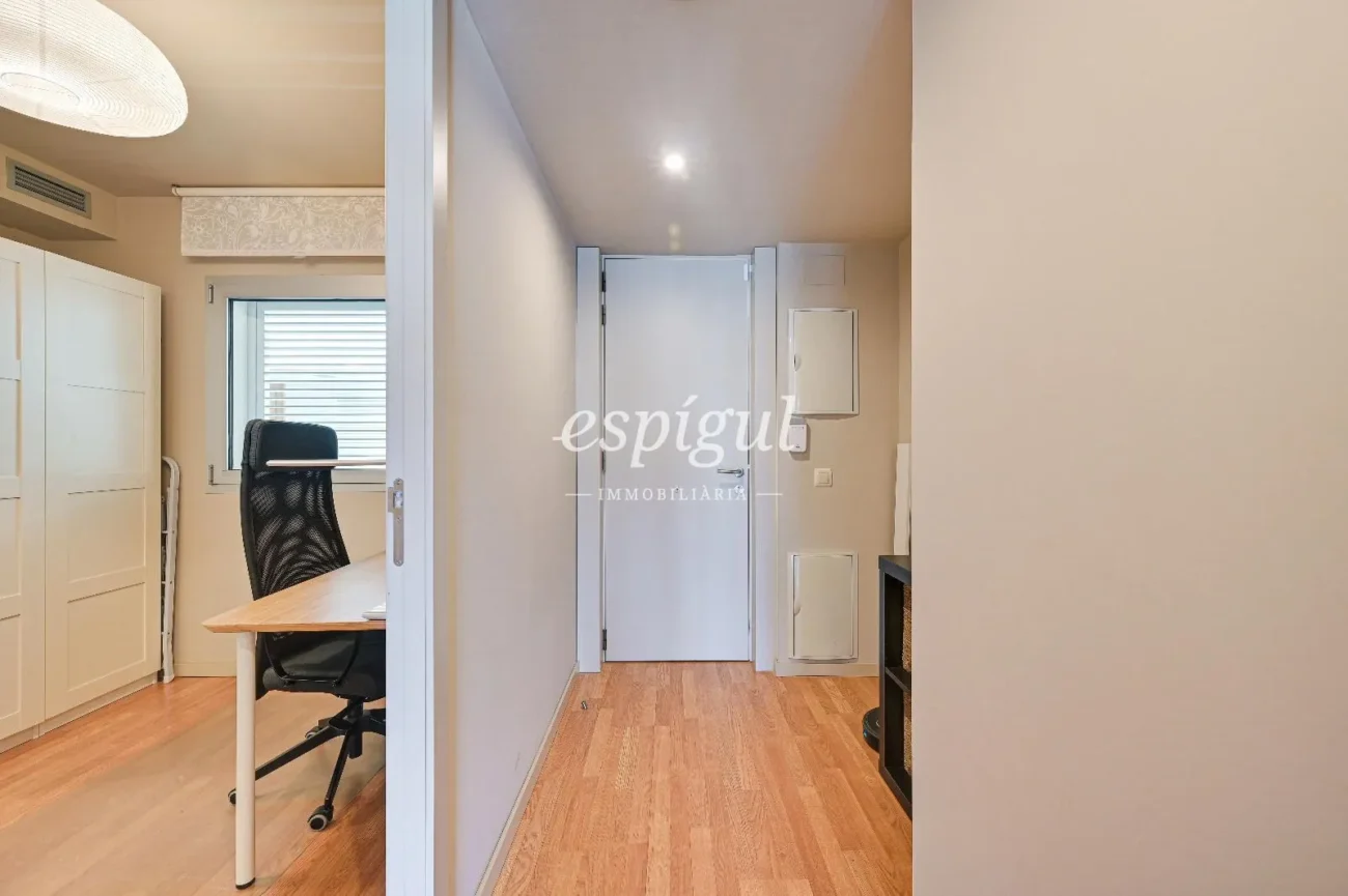 Piso de tres habitaciones tipo dúplex a Girona