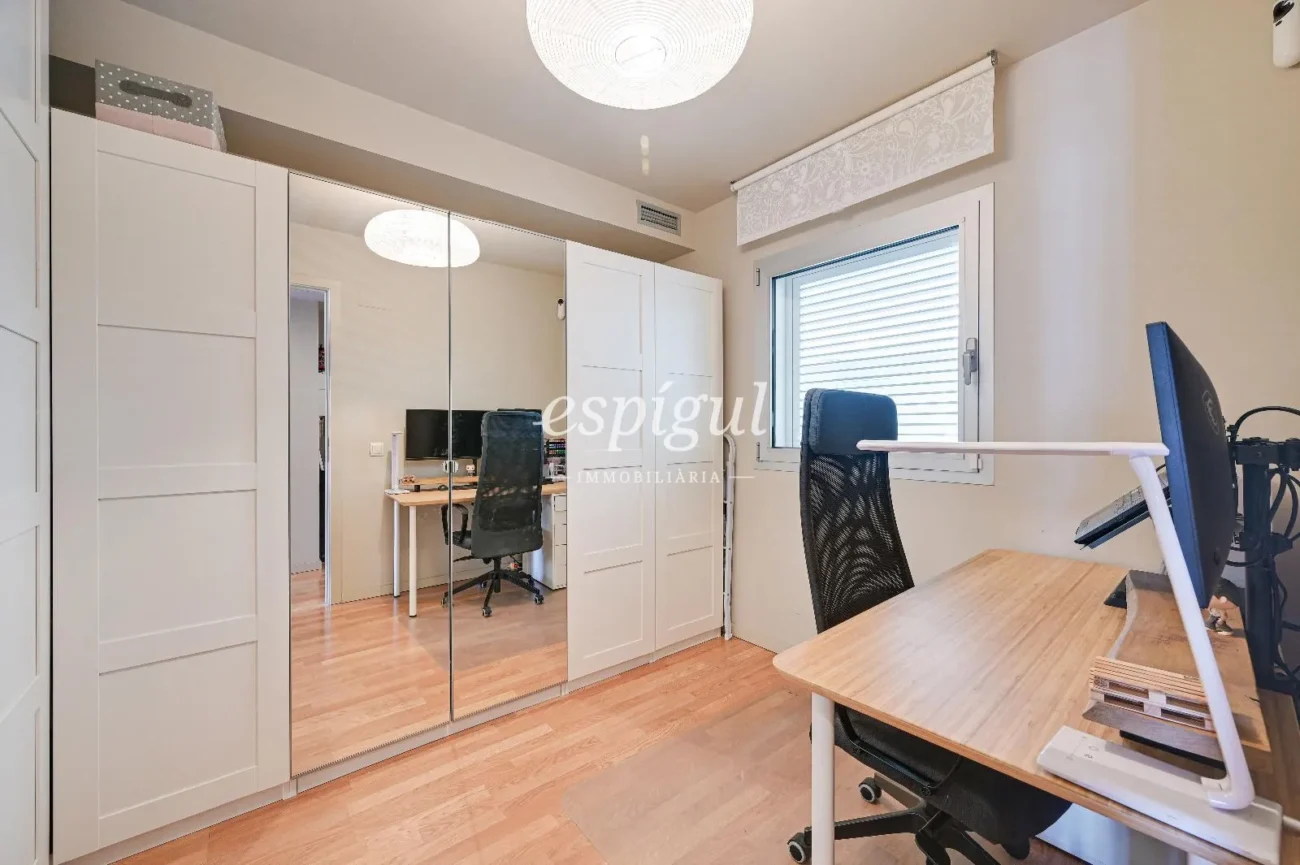 Pis de tres habitacions tipus duplex a Girona