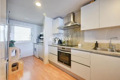 Pis de tres habitacions tipus duplex a Girona