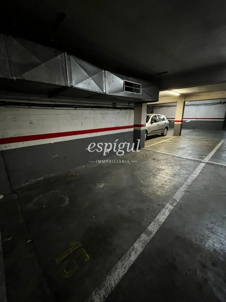 Plaza de aparcamiento en venta en Fontajau 1