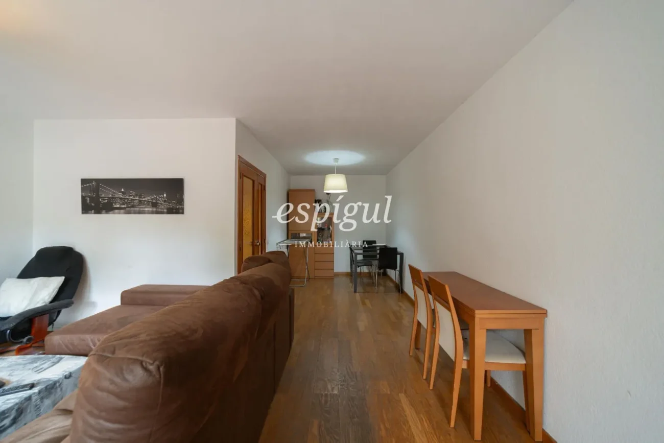 Casa adossada a Palau – Elegància i confort en un entorn tranquil