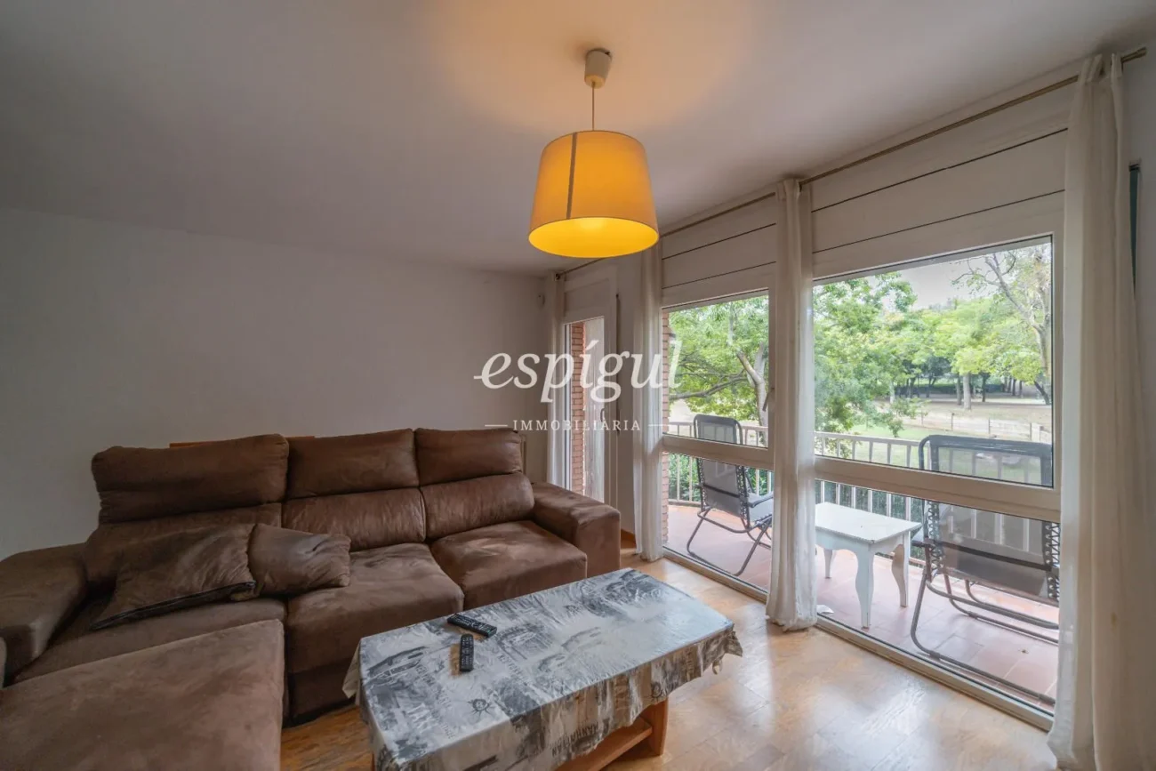 Casa adossada a Palau – Elegància i confort en un entorn tranquil