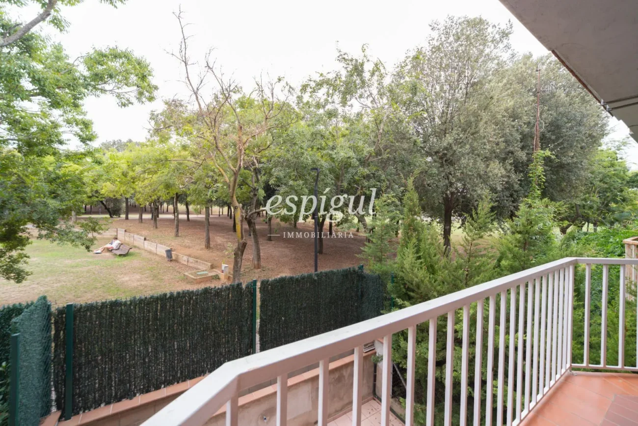Casa adossada a Palau – Elegància i confort en un entorn tranquil