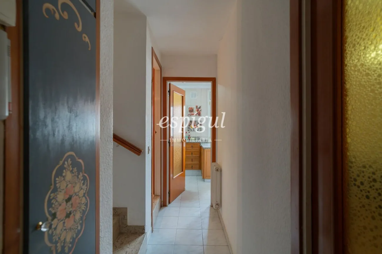 Casa adossada a Palau – Elegància i confort en un entorn tranquil