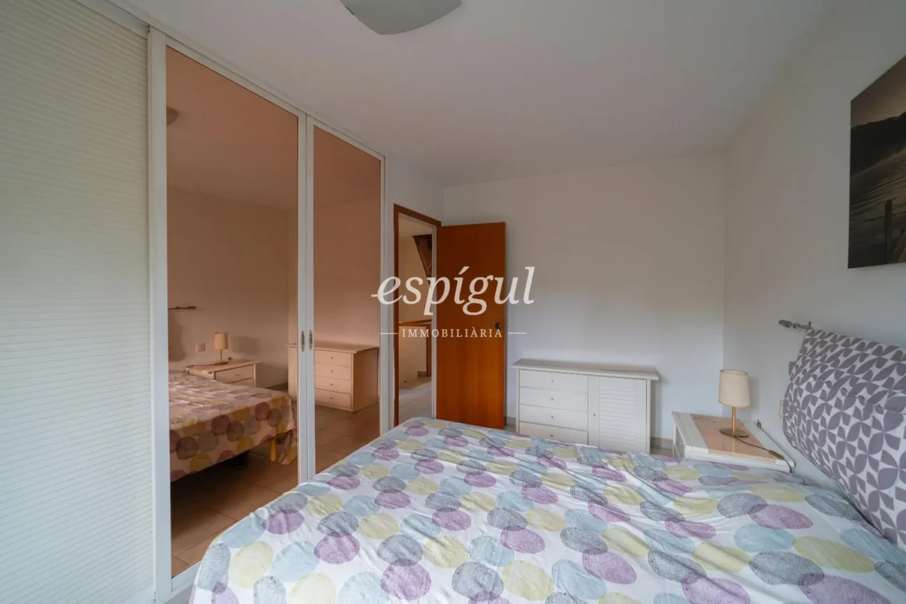 Casa adossada a Palau – Elegància i confort en un entorn tranquil