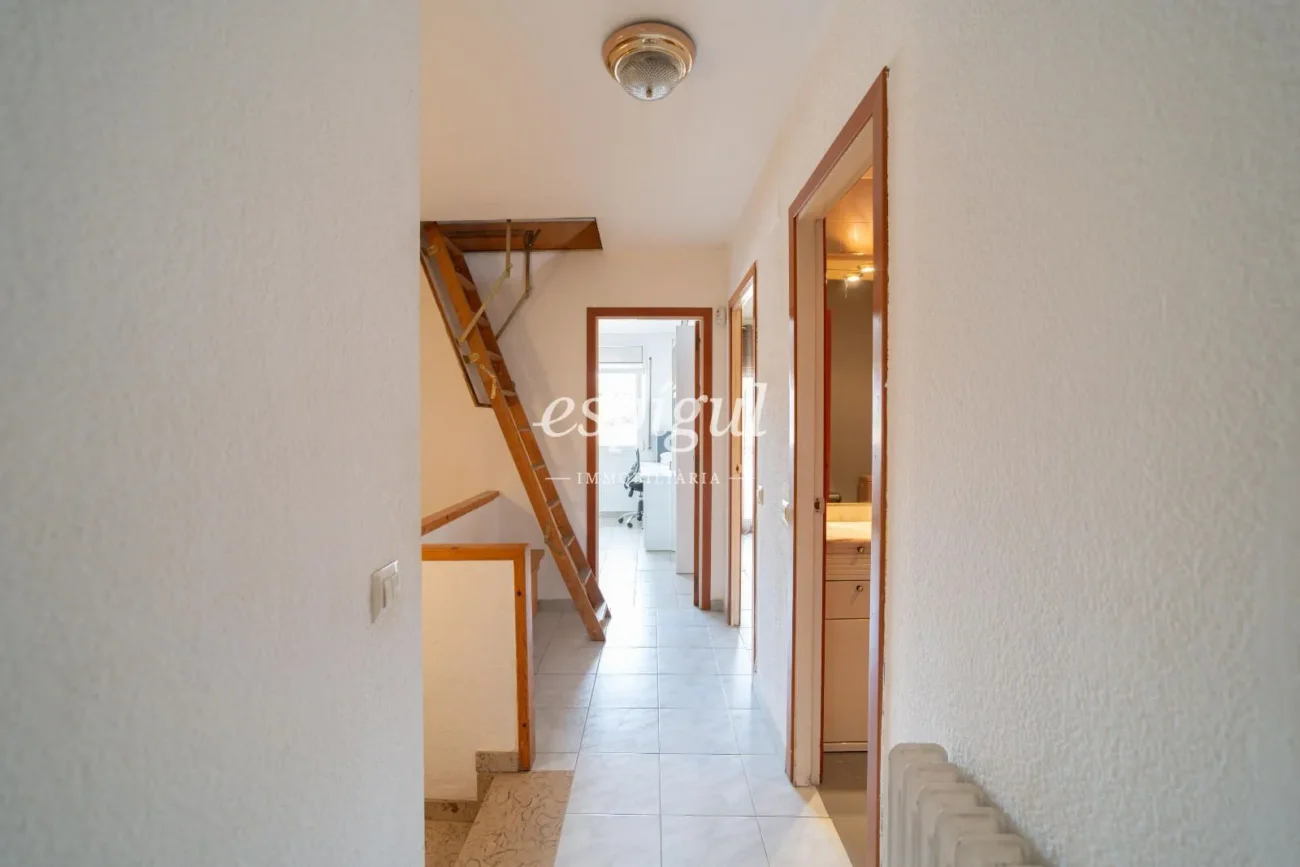 Casa adossada a Palau – Elegància i confort en un entorn tranquil