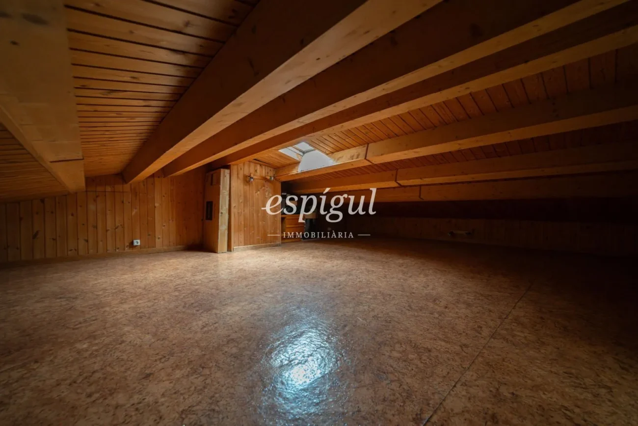 Casa adossada a Palau – Elegància i confort en un entorn tranquil