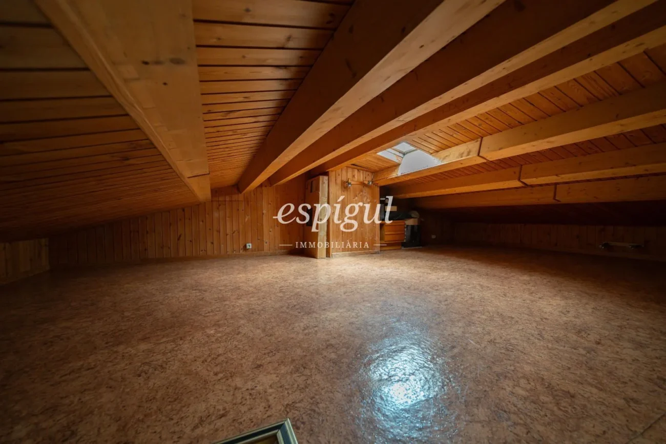 Casa adossada a Palau – Elegància i confort en un entorn tranquil
