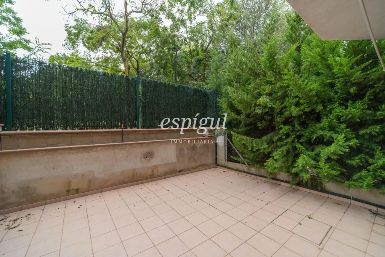 Casa adossada a Palau – Elegància i confort en un entorn tranquil