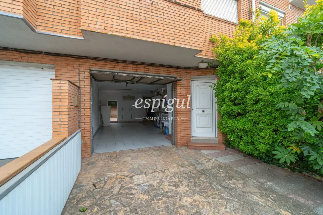Casa adossada a Palau – Elegància i confort en un entorn tranquil