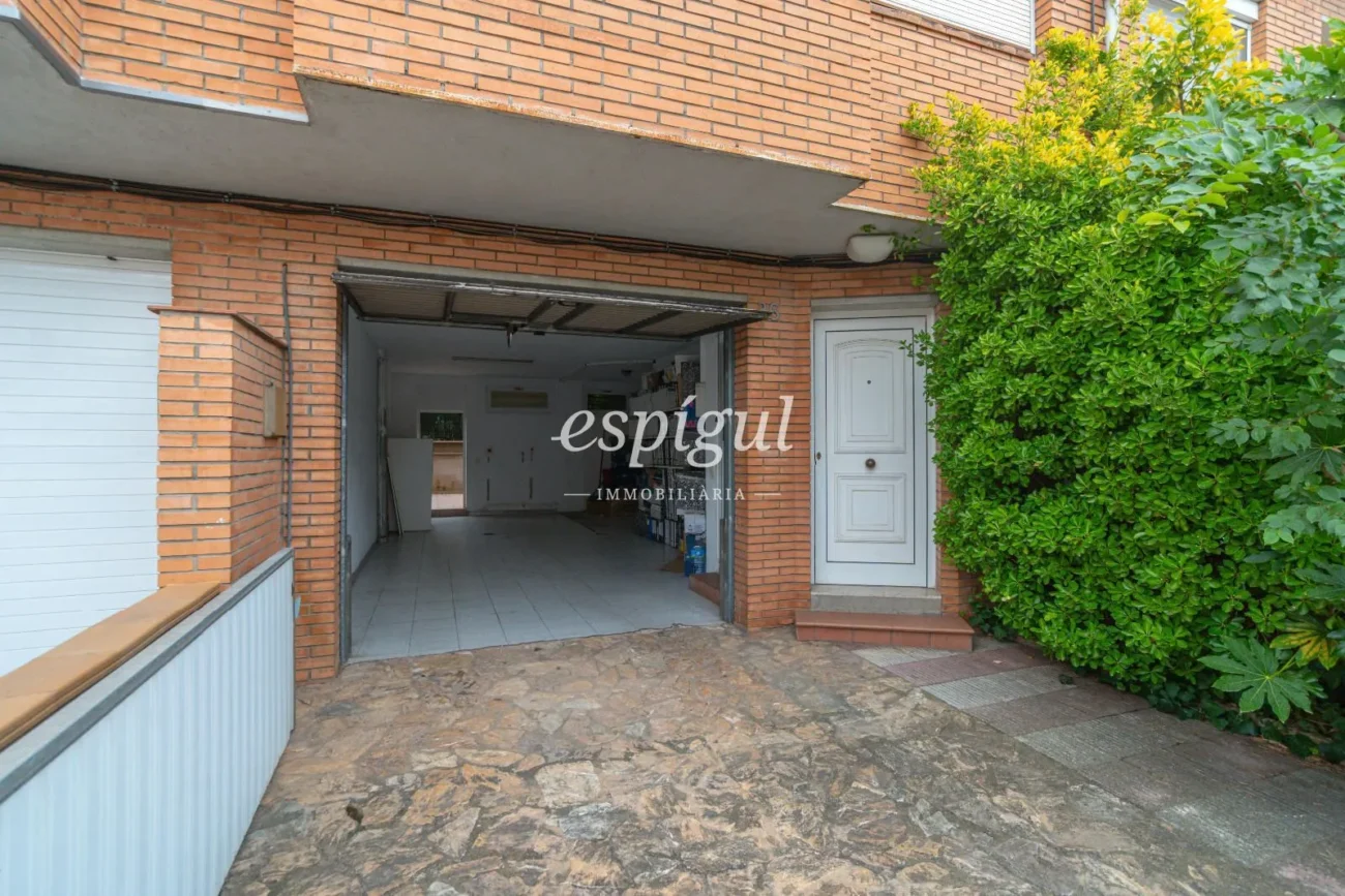 Casa adossada a Palau – Elegància i confort en un entorn tranquil