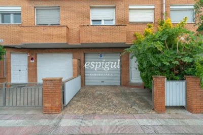 Casa adossada a Palau – Elegància i confort en un entorn tranquil