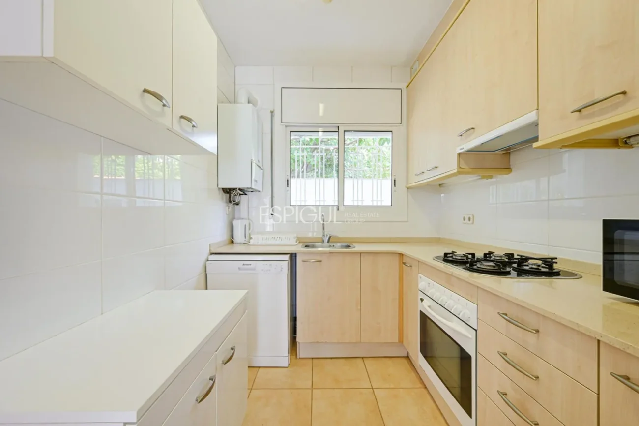 Céntrico piso de alquiler temporal con jardín privado y 3 habitaciones en Alella