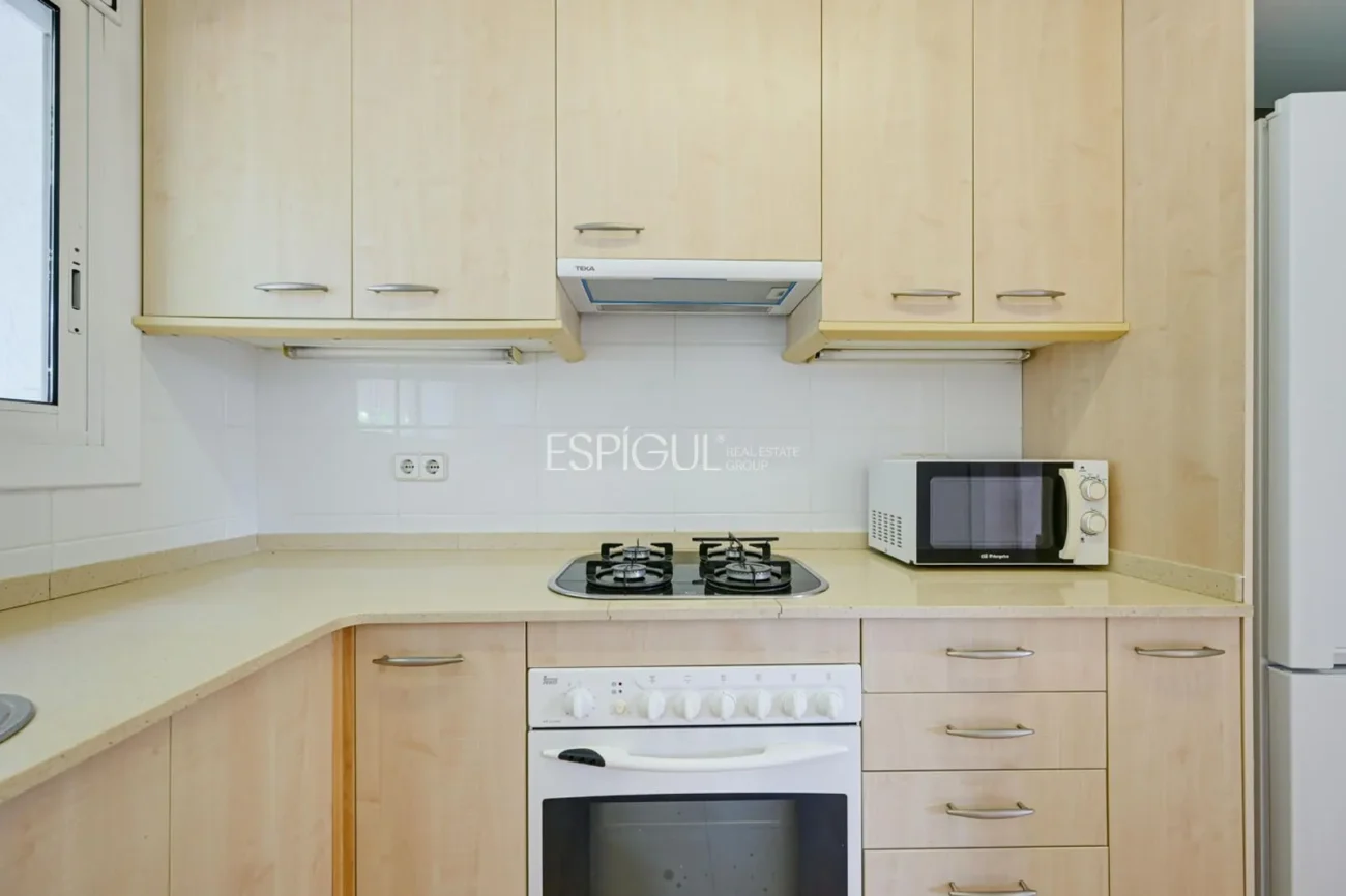Céntrico piso de alquiler temporal con jardín privado y 3 habitaciones en Alella