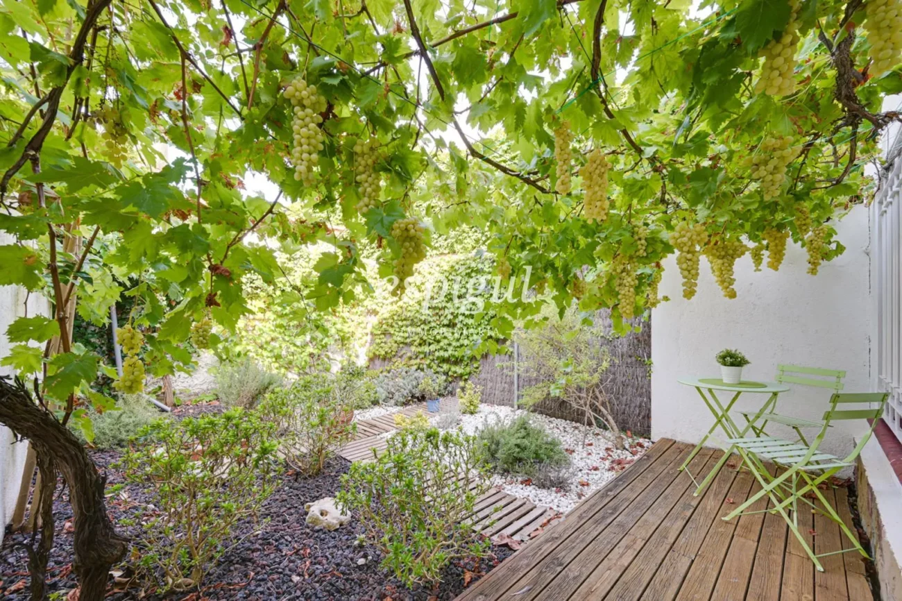 Pis cèntric amb jardí privat i 3 habitacions a Alella