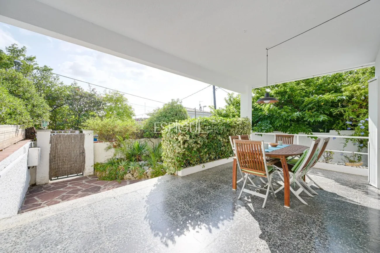 Céntrico piso de alquiler temporal con jardín privado y 3 habitaciones en Alella