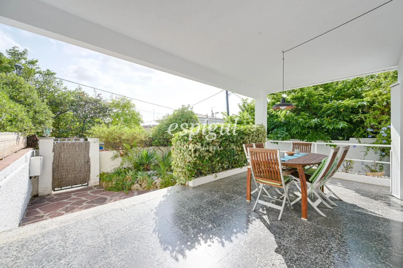Céntrico piso con jardín privado y 3 habitaciones en Alella