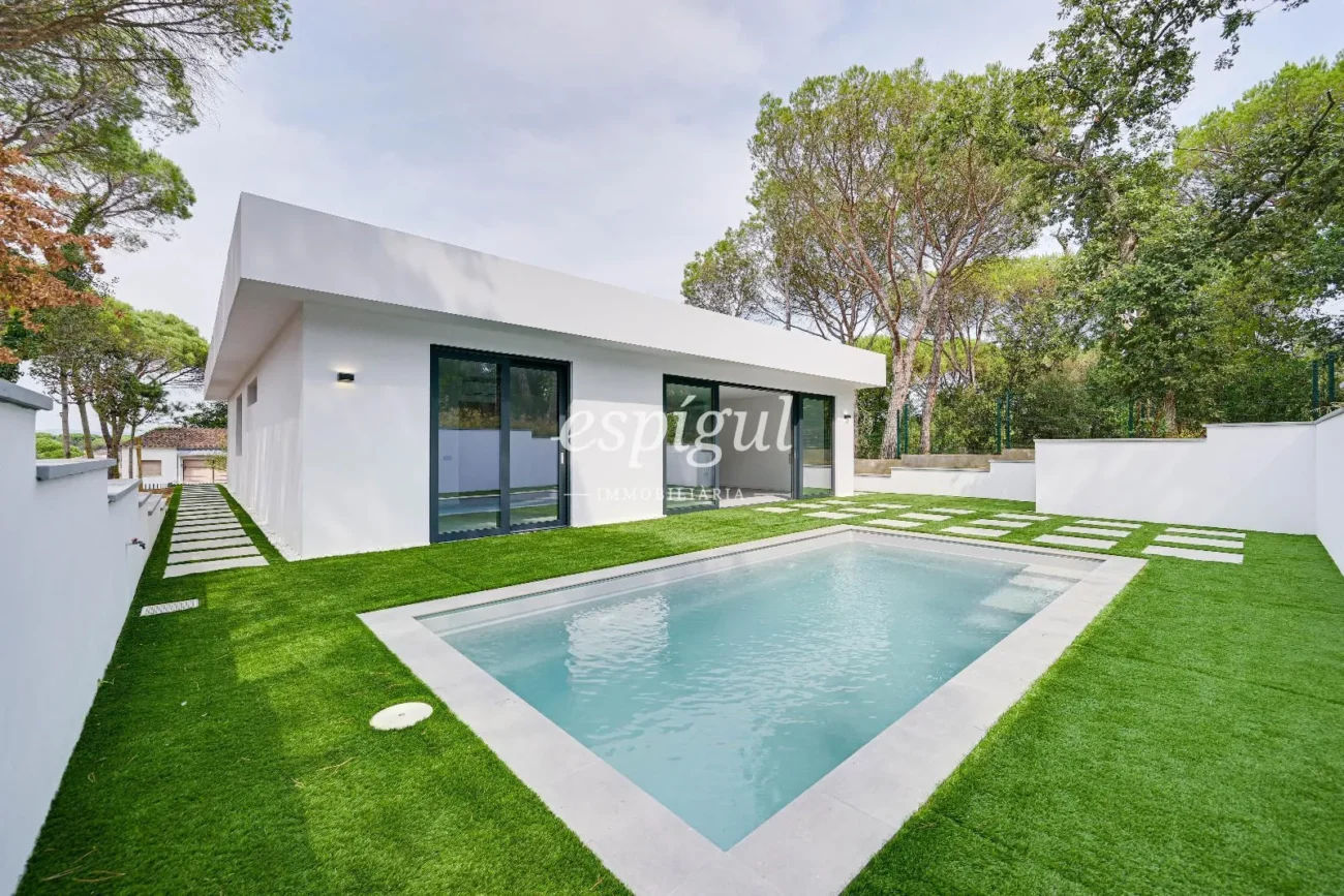 Confort y diseño en Llagostera – Vivienda de obra nueva de una planta