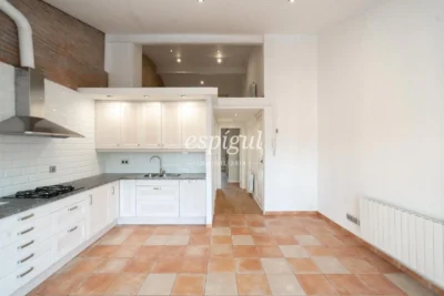 Charming penthouse without elevator a step away from Plaça Catalunya