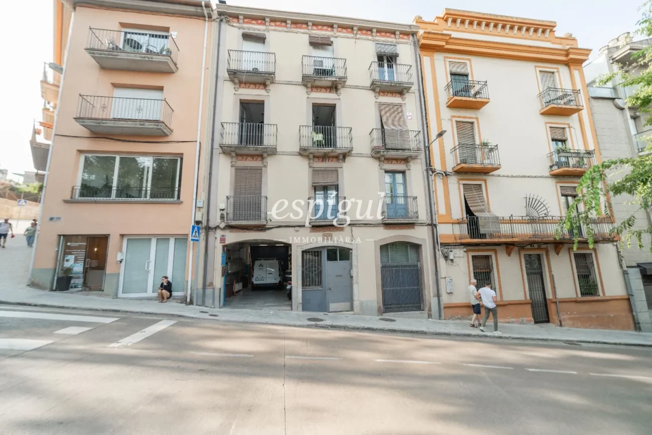 Charming penthouse without elevator a step away from Plaça Catalunya
