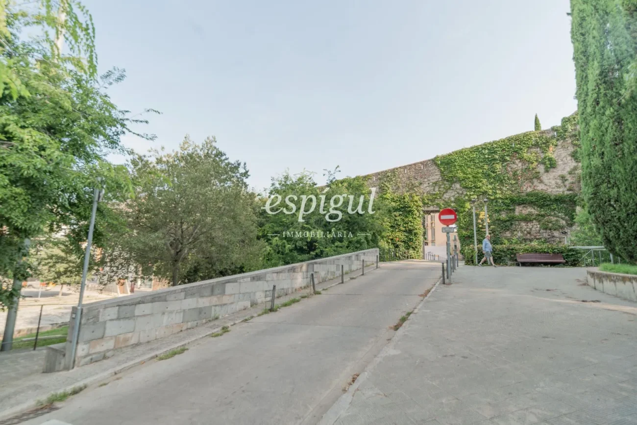 Charming penthouse without elevator a step away from Plaça Catalunya