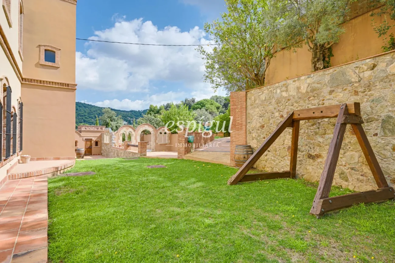 Exclusive Historic Mansion in Alella with Sea Views and Tourist License