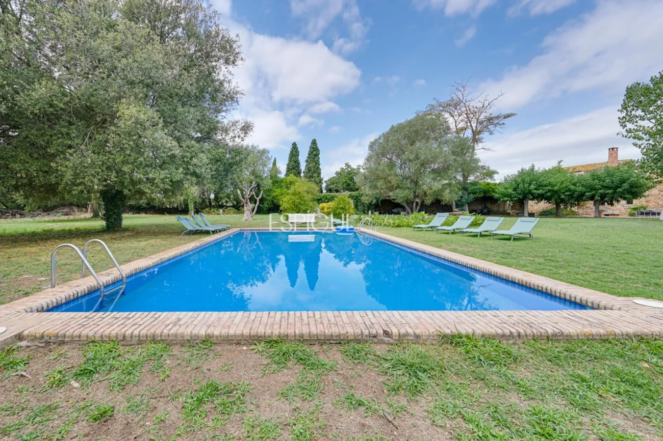 Mas du XVIIe siècle unique, alliant histoire et confort moderne