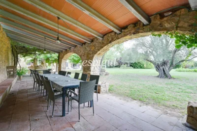Masia unique du XVIIe siècle alliant histoire et confort moderne