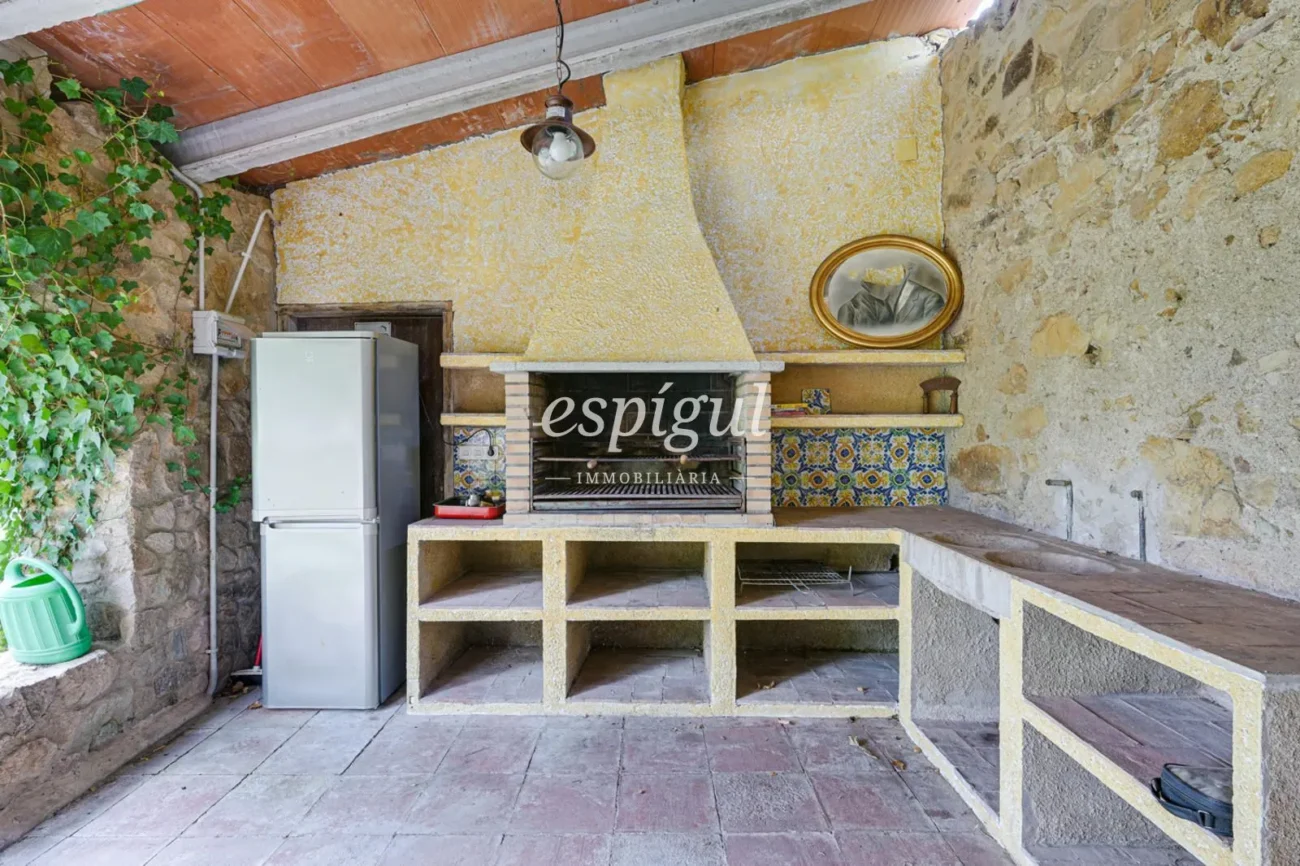Masia unique du XVIIe siècle alliant histoire et confort moderne