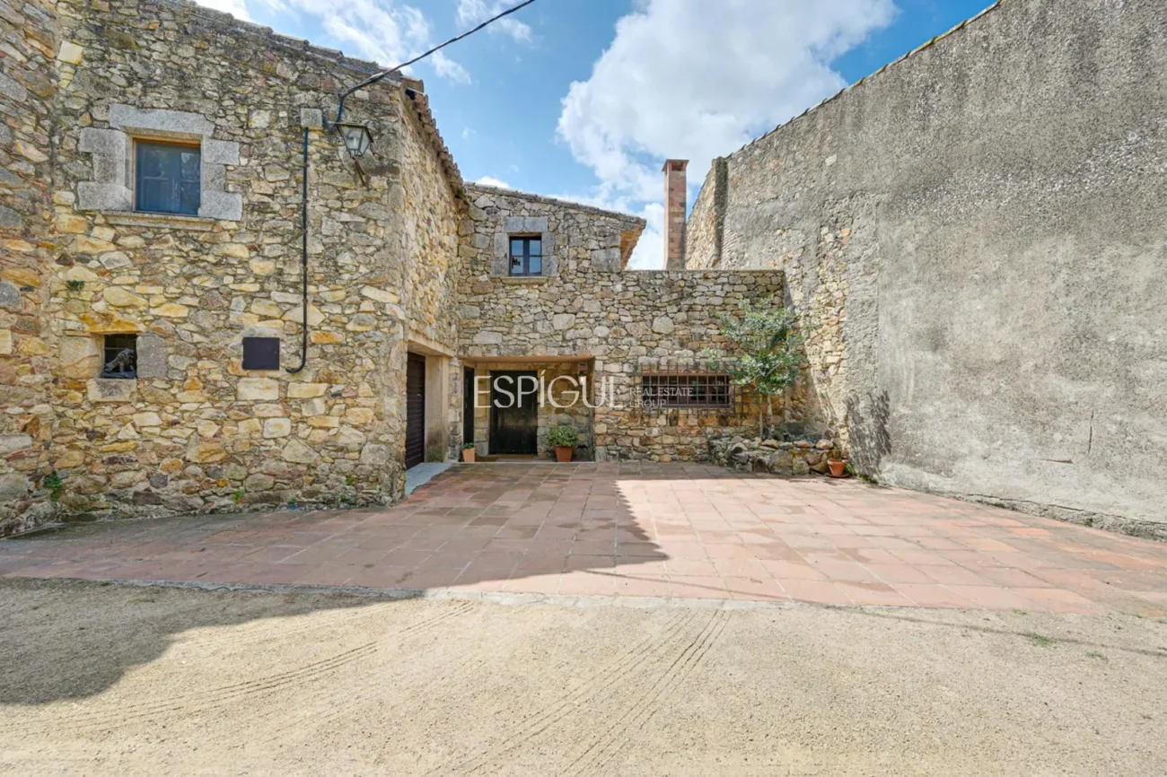 Masía única del siglo XVII con historia y confort moderno