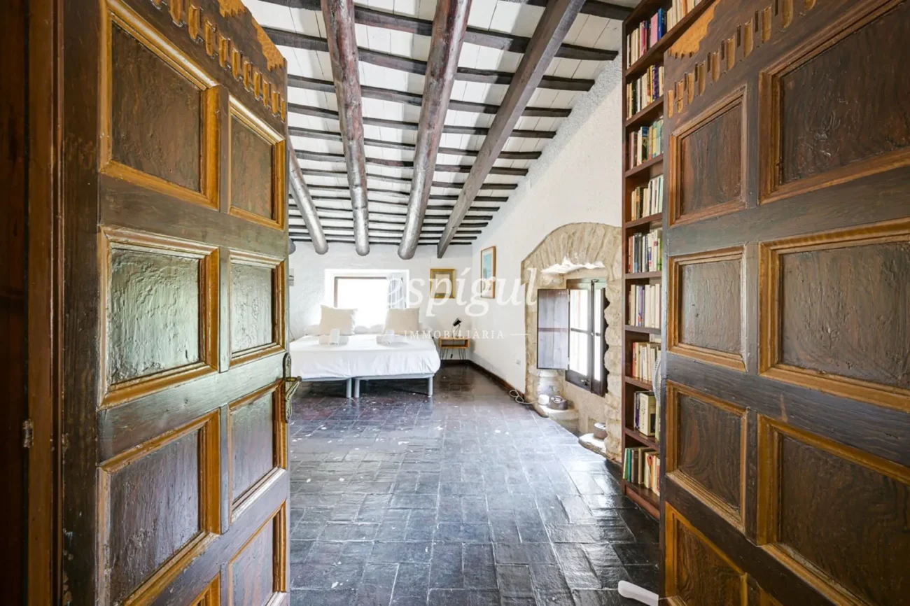 Masia unique du XVIIe siècle alliant histoire et confort moderne