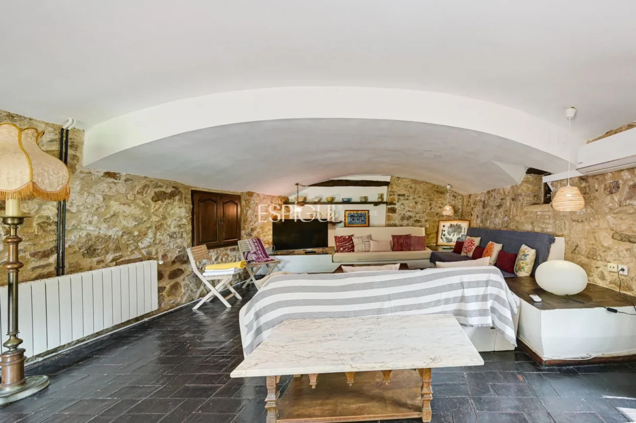 Mas du XVIIe siècle unique, alliant histoire et confort moderne