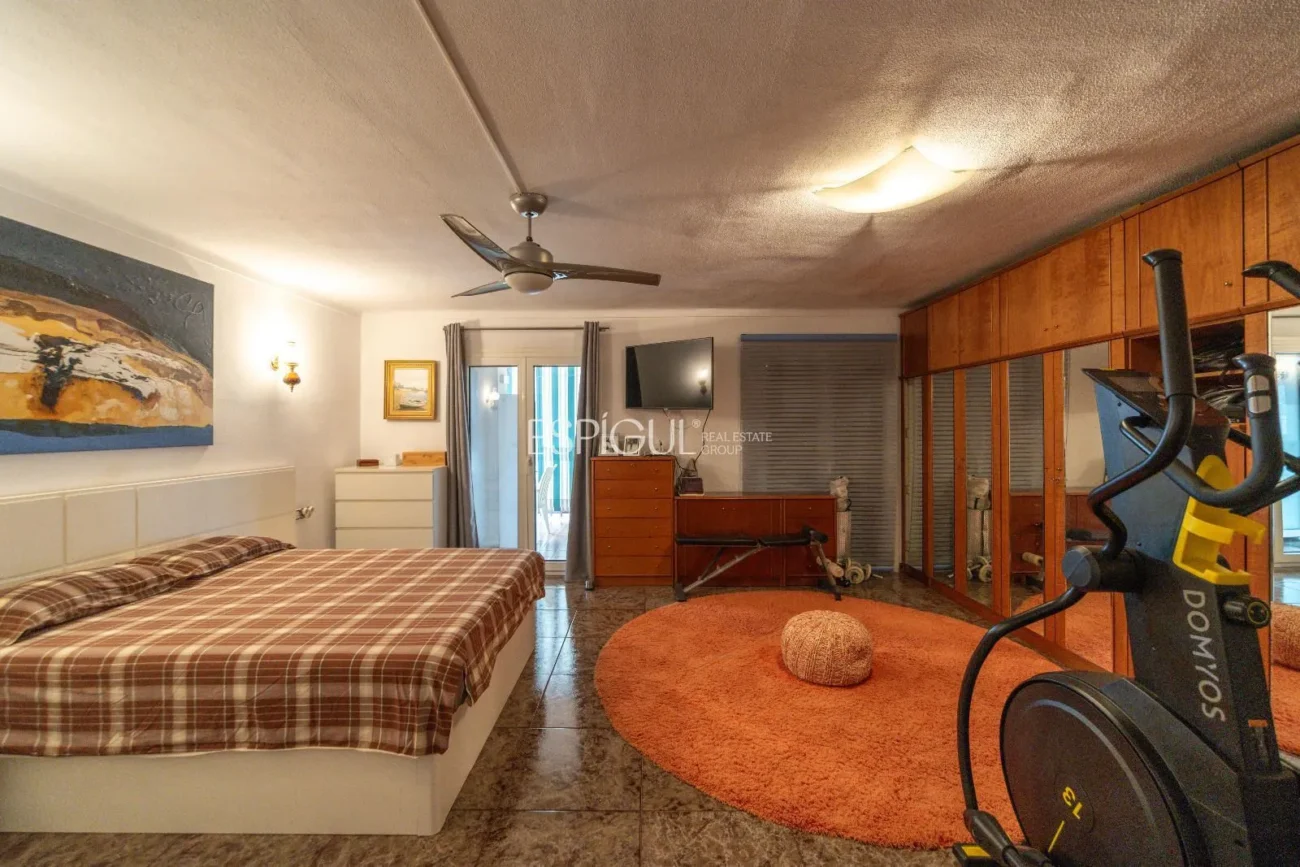 Amplio piso con terraza y parking, a un paso de la estación AVE de Girona