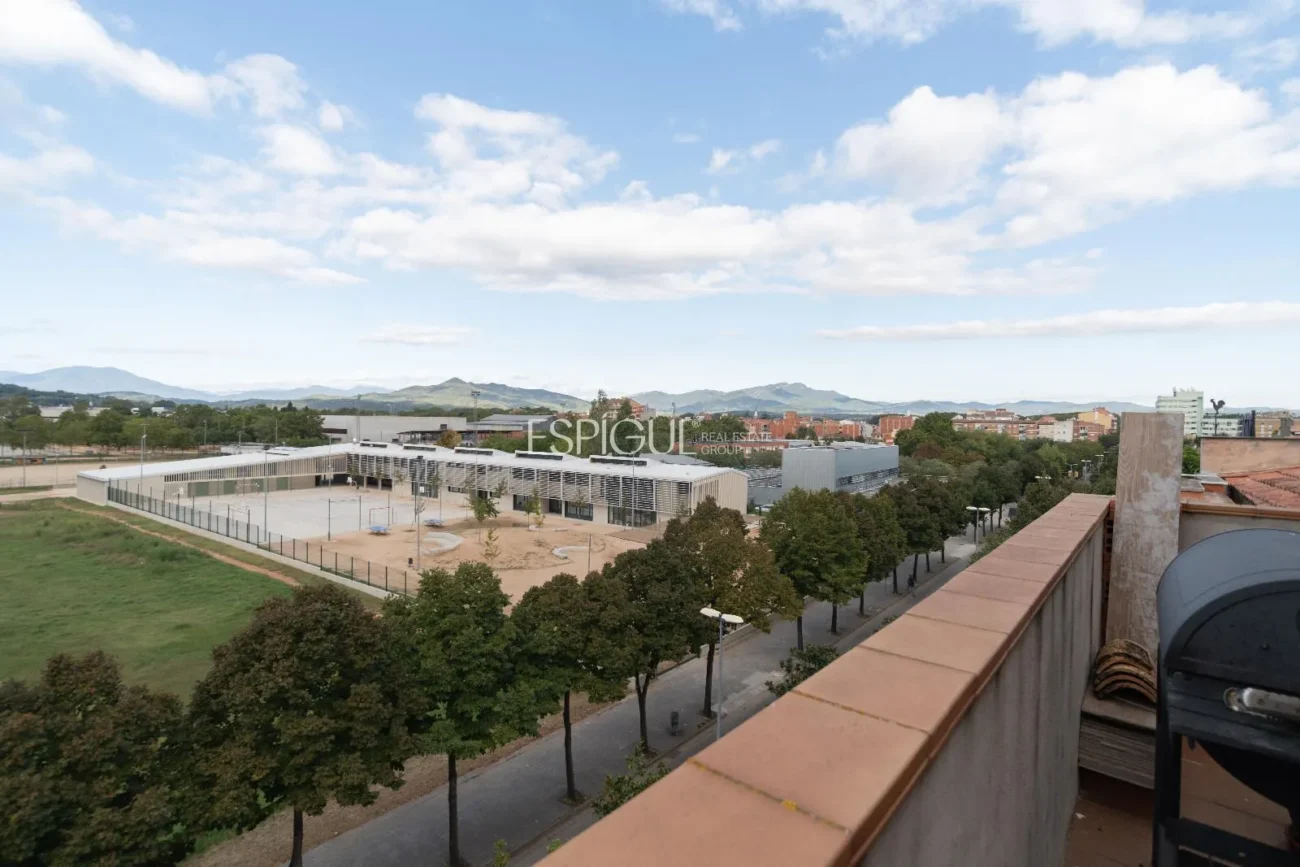 Àtic dúplex exclusiu amb terrassa i encant únic