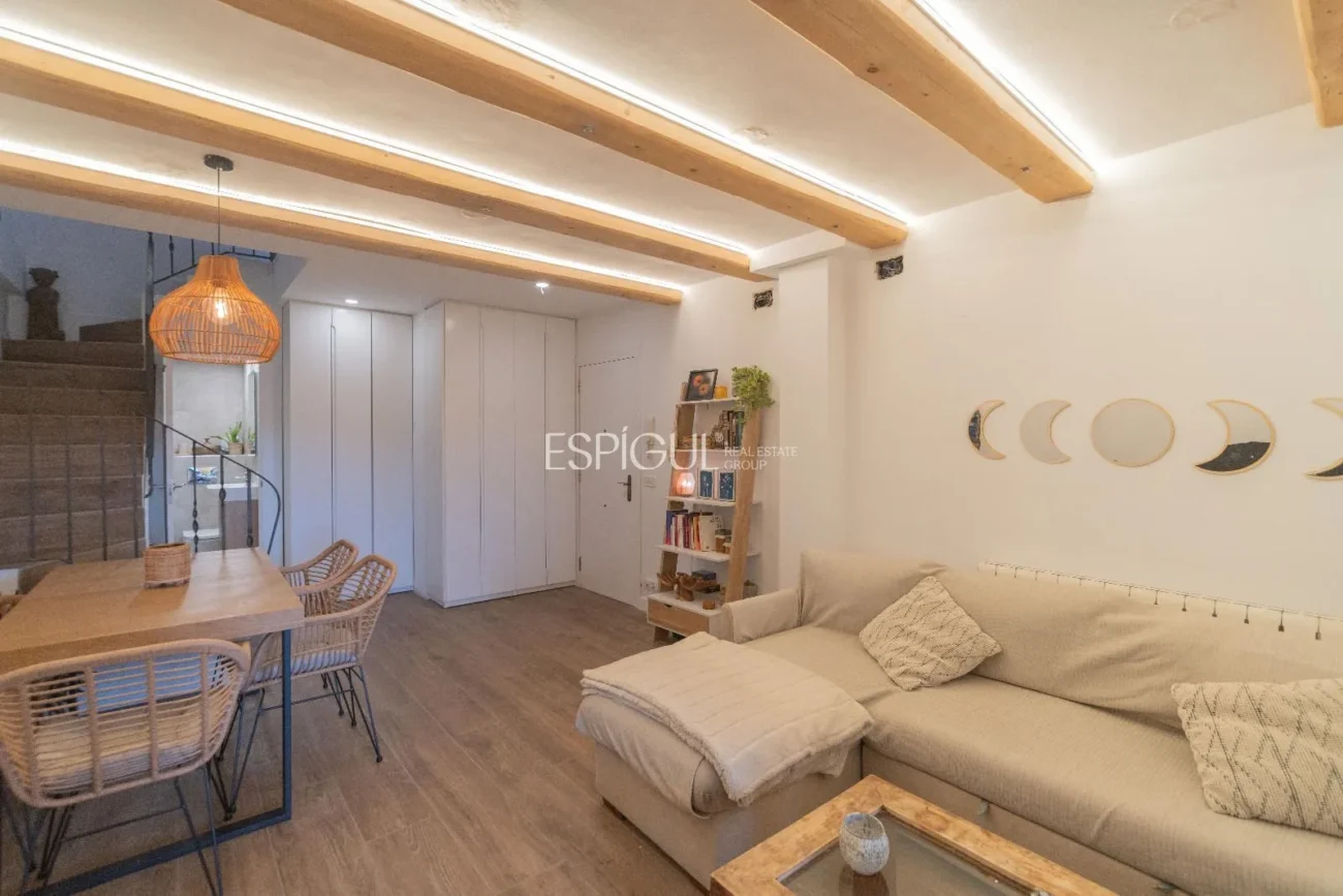 Àtic dúplex exclusiu amb terrassa i encant únic